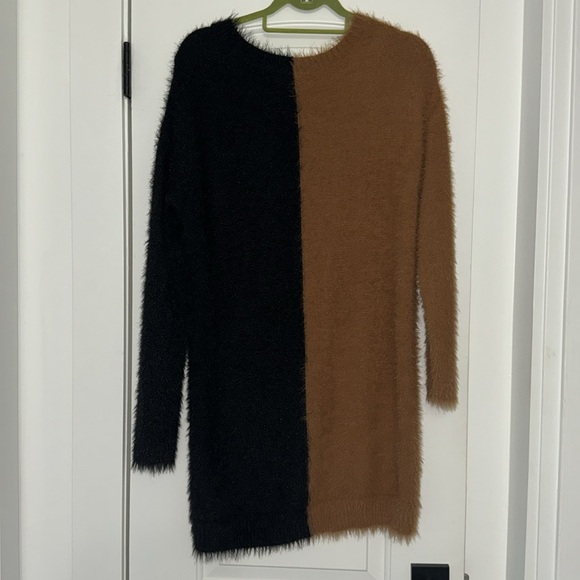 House of Harlow 1960.  Revolve Sweater/Sweater Dress - Picture 3 of 3